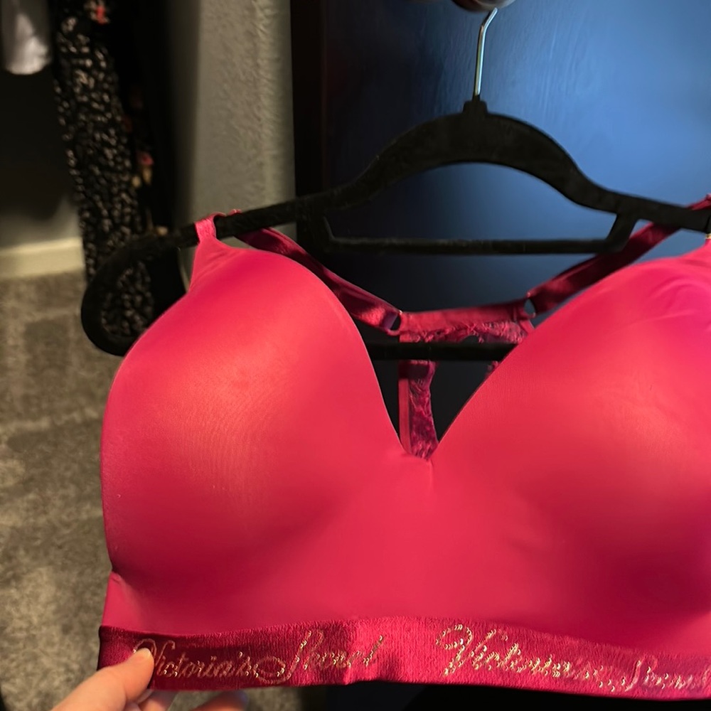 BNWT Victoria’s Secret lightly lined wireless bra 36DDD